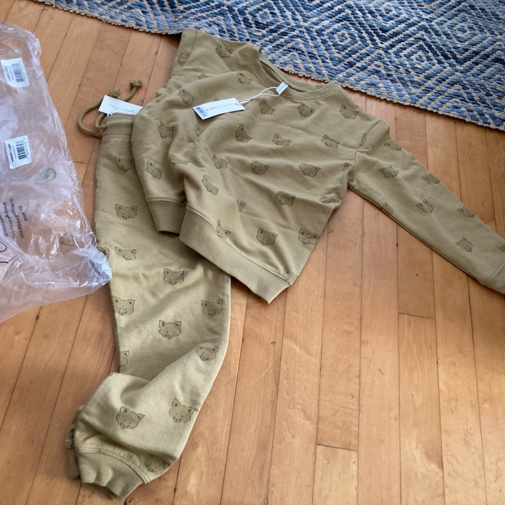 NWT. Rylee + Cru Coyote Sweatsuit Set. 4-5Y. Neutral.
